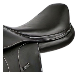 Silla de montar inglesa de cuero negro para doma y salto, con contacto estrecho, herrajes de latón y logotipo personalizado - Product Image 2