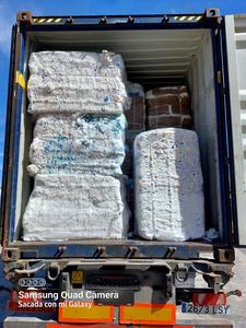 Cambiando con Facilidad con los Pañales Tipo Pantalón Pampers Talla 5, Paquete de 44, Cintura Suave y Flexible para Bebés Activos y Fáciles de Poner - Product Image 2