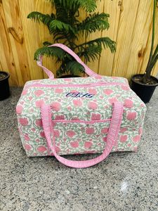 Bolsa de Viaje de Algodón Acolchada Hecha a Mano Estilo Bohemio con Estampado Floral, Amplia para Escapadas de Fin de Semana, Viajes Cortos, Equipaje de Mano - Product Image 3