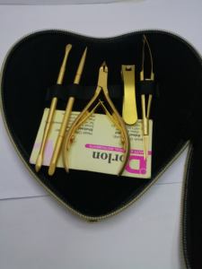 Kit de Manicura y Pedicura Profesional Dorlon, Cortaúñas de Acero Inoxidable, Tijeras, Empujador, Chapado en Oro, Estuche Portátil Resistente, Regalo - Product Image 4