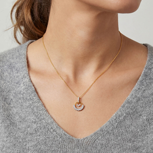 Pendentif en or jaune avec diamants ronds brillants cultivés en laboratoire, design classique, bijoux pour femmes à porter au quotidien - Product Image 4