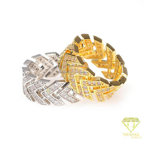 Anillo de lujo de plata de ley 925 con diamante de moissanita y diseño con incrustaciones de circonitas para compradores mayoristas de joyería - Product Image 4
