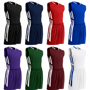 Tenue de basketball personnalisée complète avec impression par sublimation, nom et numéro du joueur brodés, logo de l'équipe, en polyester mesh à séchage rapide - Product Image 2