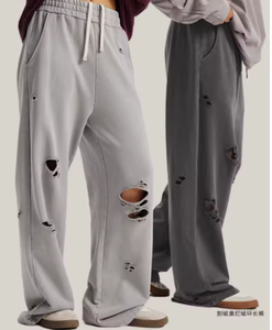 Pantalon de survêtement gris déchiré pour homme, taille élastique avec cordon de serrage, style décontracté, effet usé, tissu en coton respirant, idéal pour l'automne - Product Image 4
