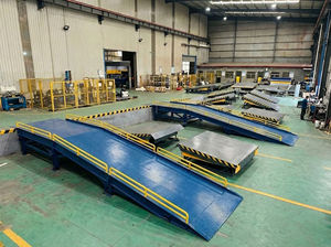 Rampe de levage hydraulique manuelle de 11500 mm de long, capacité de 10 tonnes, pour la manutention de marchandises sur camions de moyenne capacité - Product Image 3