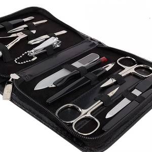 Kit de manucure en acier inoxydable avec coupe-ongles 5 en 1, ensemble portable dans un sac noir, style classique pour adulte - Product Image 4