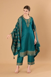 Suministro al por Mayor de la Colección de Invierno Exclusiva Safaa Dilkash, Ropa de Invierno Moderna y Duradera para Damas Disponible para la Venta - Product Image 2