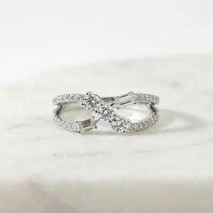 Anillo de Diamantes y Esmeraldas Más Vendido, Banda Trenzada, Diamantes Cultivados en Laboratorio, Certificado IGI, Oro Sólido, Platino, Joyería de Uso Diario para Mujer - Product Image 2