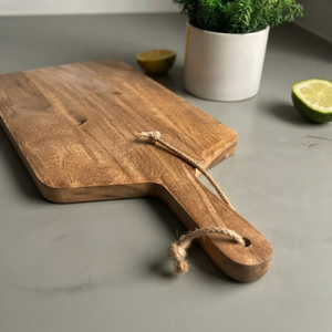 Tabla de cortar y picar de madera natural con asa integrada y orificio para colgar, ecológica, apta para lavavajillas - REHMAN CRAFT - Product Image 3