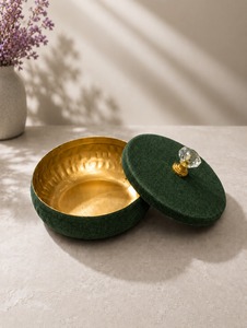 Portavelas de Terciopelo Verde Hierro con Interior Dorado, Perilla de Cristal y Tapa para Decoración Navideña y de Pascua - Product Image 2