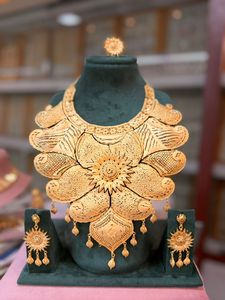 MOLL JEWELLERS Ensemble Collier et Boucles d'Oreilles Ailes Superposées en Or Rempli 24 carats, Bague Zircon Tendance, Bijoux de Créateur pour Mariage Femme - Product Image 5