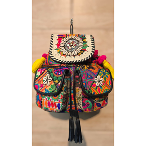 Sac à dos bohème brodé fait main – Sac à dos ethnique vibrant avec patchwork traditionnel Banjara - Product Image 1