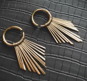 Pendientes Colgantes de Latón Chapado en Oro Vintage, Modelo H H, Artesanía # 008 para Mujeres y Niñas, Joyería Brillante para Bodas - Product Image 2