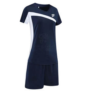 Camiseta y pantalones cortos de voleibol de alta calidad diseñados para proporcionar un estiramiento y una flexibilidad superiores para movimientos rápidos - Product Image 2