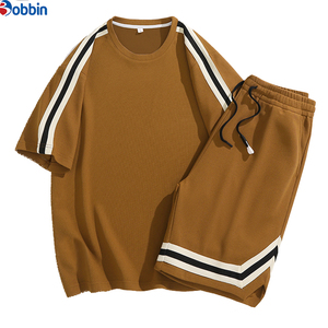 Conjunto de pantalones cortos personalizados para hombre, nuevo conjunto de verano a la moda con rayas, conjunto de pantalones cortos modernos para hombre, de manga corta, cuello redondo, holgado, estilo estudiantil. - Product Image 2