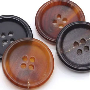 Boutons ronds faits à la main écologiques modernes, imitation coquille polie, 4 trous, motif beige marron, artisanat naturel - Product Image 2