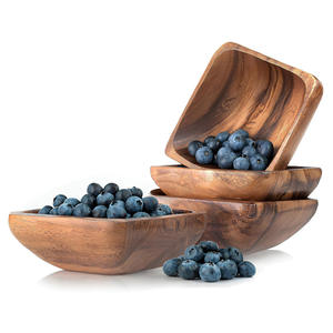 Ensemble de 4 bols en bois d'acacia naturel de forme carrée pour servir de la salade, des chips de bonbons aux fruits, des ornements de table. - Product Image 2