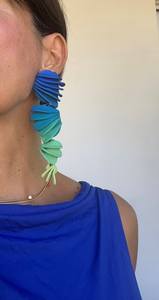 Boucles d'oreilles en résine époxy faites à la main avec des couleurs et des motifs uniques, accessoires de mode élégants pour femmes, filles et cadeaux - Product Image 2