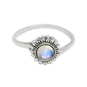Anillo bohemio clásico en plata de ley 925 con incrustaciones de piedra lunar arcoíris de corte redondo, anillo hecho a mano para chicas. - Product Image 1