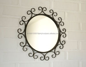 Vente en gros de miroir mural noir en métal pour table de maquillage miroir sur pied design luxueux pour filles et fournitures d'hôtel - Product Image 4