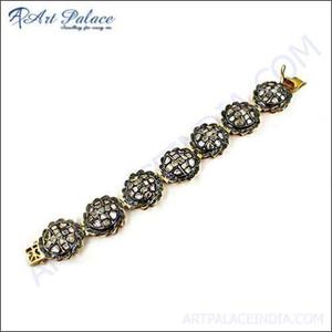 Adorable Brazalete de Joyería Victoriana para Mujer, Chapado en Oro con Diamantes, Nuevo, Moderno - Product Image 1
