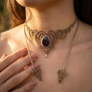 Collier ras du cou en macramé fait main avec cabochon ovale en pierre d'or bleue, cordon ciré, bijou statement bohème pour femme - Product Image 4
