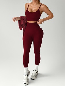 Ensemble de yoga et fitness élégant Atlaset trois pièces pour femme – Tenue de sport sans couture avec leggings taille haute, brassière et veste – Marque personnalisable - Product Image 4