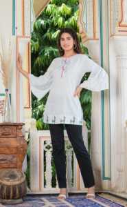 Blusa Blanca de Rayón para Mujer, con Bordado Geométrico, Corte Regular, Mangas Tres Cuartos y Cuello Redondo, Estilo Casual Global - Product Image 2