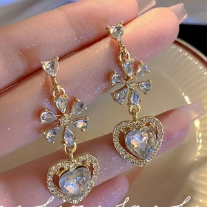 Boucles d'oreilles romantiques vintage en cristal taillé en forme de cœur, plaquées or 14 carats, bijoux de mariage unisexes - Product Image 3
