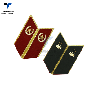 Badge personnalisé OEM à épingler avec broderie en fil d'or, feutre non tissé, épingle de sûreté en PVC souple, écologique, pour vêtements, taille personnalisée - Product Image 3