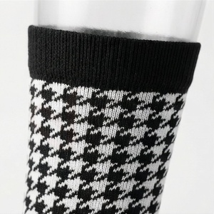 Chaussettes pour hommes, motif pied-de-poule, tricotées en coton et élasthanne, respirantes, pour un usage quotidien en automne, style classique - Product Image 4
