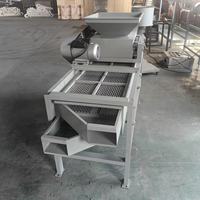 Structure compacte entraînée par moteur diesel Séparateur de décortiqueur d'amandes de palme Machine de séparation de décorticage de noyaux d'abricots