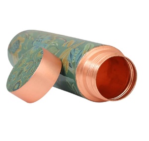 Botella de cobre verde azulada con estampado floral meenakari, botella de agua de cobre hecha a mano con diseño tradicional indio de hojas amarillas florales. - Product Image 3