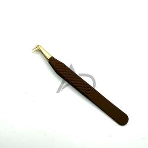 Pince à épiler pour cils 90 degrés, fine et élancée, en forme de L, avec poignée à motif diamant, revêtement brun mat, pour pointe de cils de précision - Product Image 1