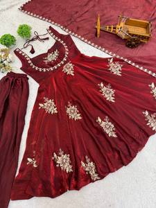 Ensemble Sharara en soie pure Fendi avec broderies lourdes et sequins, et dupatta de créateur – Tenue de soirée de mariage - Product Image 6