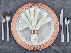 Plato de presentación de oro rosa de nuevo diseño, plato de presentación de metal martillado, plato de presentación de lujo para mesa, plato de presentación para boda, plato decorativo. - Product Image 4