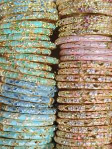 Ensemble de bracelets classiques en résine et métal pour femmes, style indien, design floral, bijoux fantaisie faits à la main, vente directe - Product Image 4