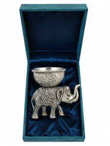 Figura Decorativa de Elefante Hecha a Mano en Plata Alemana con Grabado Floral Ornamentado para Decoración del Hogar, Regalo y Colección - Product Image 2