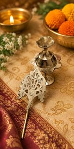 Porte-kajal en laiton plaqué or artisanal, design floral, objet décoratif moderne pour la décoration de table à la maison pendant le Ramadan et Diwali, 1 pièce - Product Image 3