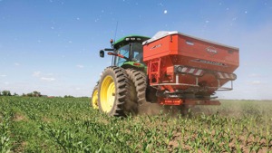 Épandeur d'engrais agricole professionnel pour ferme, jardin et pelouse – Équipement de distribution de fumier et de semences haute capacité - Product Image 3