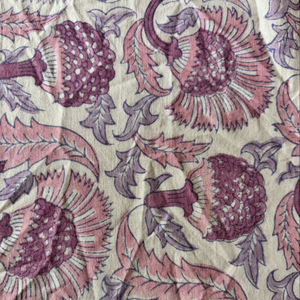 Tela de Algodón Estampada a Mano de Primera Calidad con Diseño Floral Mughal sobre Base Beige Natural - Product Image 2