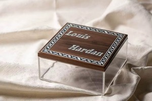 Caja de Regalo Decorativa Moderna Cuadrada de Acrílico Clásica con Incrustaciones de Madreperla, Caja de Chocolate Multifuncional Sostenible para el Día de la Madre - Product Image 4
