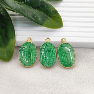 Colgante de escultura de escarabajo de amatista verde hecho a mano, chapado en oro, colgante tallado de mariquita de amatista verde, proveedores de joyería. - Product Image 5