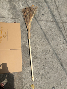 Balai écologique en fibres de coco Vietchoice avec manche en bois d'acacia pour le nettoyage des écuries - Product Image 4