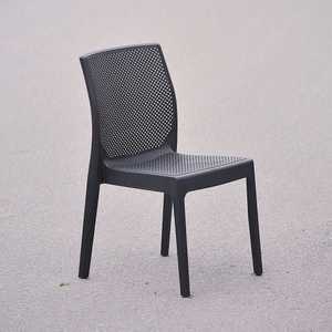 Chaise de bureau en plastique noire moderne, carrée, en maille, empilable et confortable pour les employés de bureau - Product Image 1