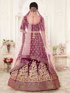 Vestido de Novia Princesa Morado de Georgette Bordado, Estilo A-Line Lehenga Choli, Cintura Imperio, Largo hasta el Tobillo, Conjunto Nupcial Reversible - Product Image 5