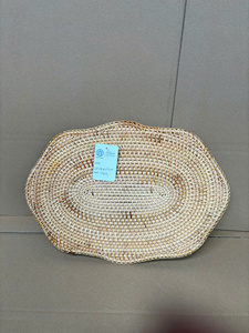 Plateau de service décoratif ovale en rotin tressé à la main avec bord ondulé doux, panier naturel, organisateur écologique OEM ODM - Product Image 3