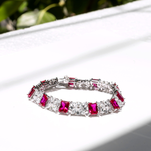 Elegante Pulsera de Oro Blanco con Diamantes de Corte Esmeralda y Piedras Laterales de Rubí, Conjunto de Joyería de Lujo para Mujer, Regalo de Boda - Product Image 1