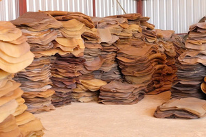 Feuilles fumées nervurées RSS1/RSS3 de haute qualité en caoutchouc naturel du Vietnam pour pneu et usage industriel - Product Image 2