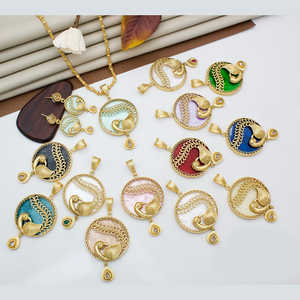 Ensemble de bijoux en plaqué or avec pendentif en pierre de cristal et chaîne élégante - Product Image 1